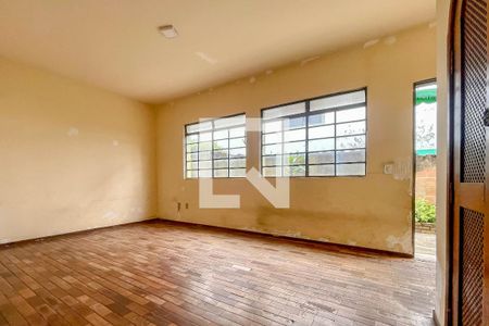 Sala de casa à venda com 3 quartos, 120m² em Ouro Preto, Belo Horizonte