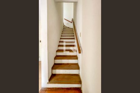 Escada de casa de condomínio à venda com 3 quartos, 120m² em Ouro Preto, Belo Horizonte