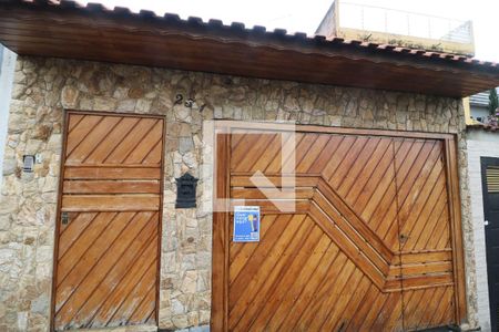 Fachada de casa à venda com 4 quartos, 200m² em Jardim Santa Adélia, São Paulo