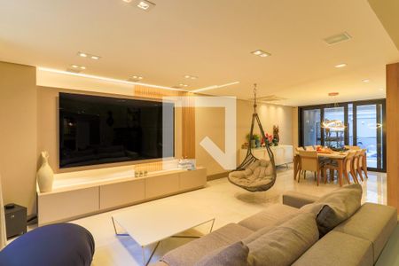 Casa de condomínio à venda com 580m², 3 quartos e 4 vagasSala de TV