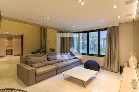 Casa de condomínio à venda com 580m², 3 quartos e 4 vagasSala de TV
