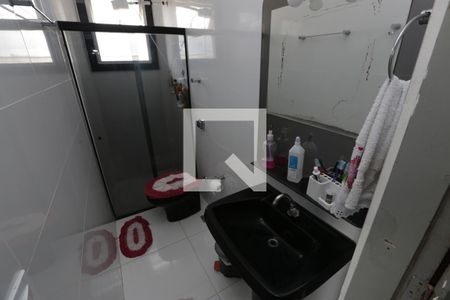 Banheiro de apartamento à venda com 3 quartos, 75m² em Santa Cruz Industrial, Contagem