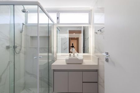 Banheiro Suíte de apartamento à venda com 2 quartos, 126m² em Itaim Bibi, São Paulo