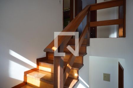 Escada de casa de condomínio para alugar com 2 quartos, 120m² em Barra da Lagoa, Florianópolis