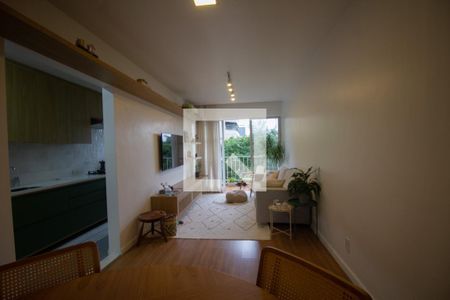 Sala de apartamento para alugar com 2 quartos, 74m² em Barra da Tijuca, Rio de Janeiro