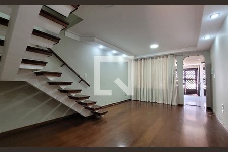 Sala de casa à venda com 2 quartos, 126m² em Barcelona, Santo André