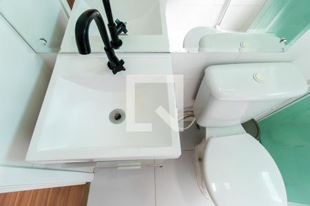 Detalhe do banheiro de apartamento para alugar com 1 quarto, 30m² em Novo Mundo, Curitiba