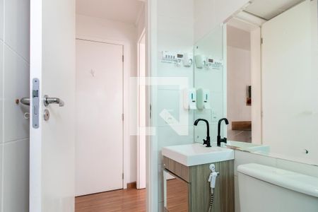 Banheiro Social de apartamento para alugar com 1 quarto, 30m² em Novo Mundo, Curitiba