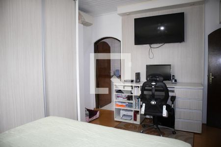 Suíte de casa para alugar com 6 quartos, 400m² em Vila Nilo, São Paulo