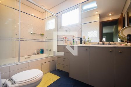 Apartamento à venda com 238m², 3 quartos e 3 vagas Apartamento à venda com 238m², 3 quartos e 3 vagasBanheiro Suíte