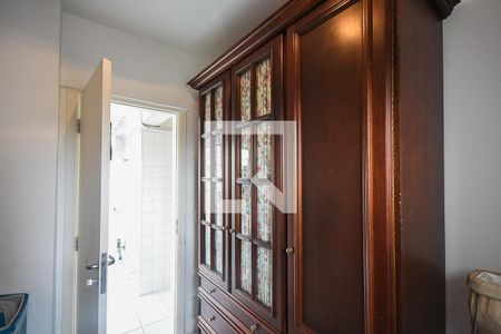 Apartamento à venda com 238m², 3 quartos e 3 vagas Apartamento à venda com 238m², 3 quartos e 3 vagasQuarto de Serviço