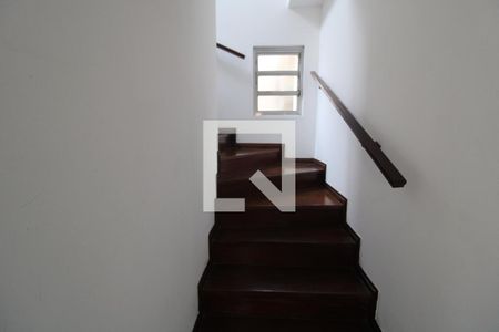 Escada de casa à venda com 3 quartos, 200m² em Vila Romano, São Paulo