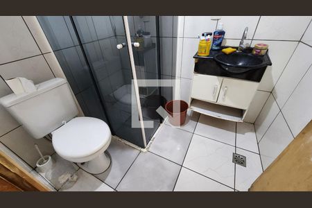 Banheiro de casa para alugar com 1 quarto, 30m² em Bom Retiro, Santos