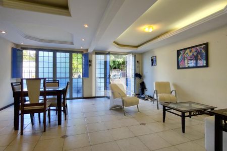 Sala 1 de casa de condomínio à venda com 4 quartos, 437m² em Freguesia (jacarepaguá), Rio de Janeiro
