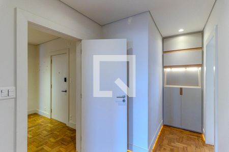 Corredor de apartamento à venda com 4 quartos, 200m² em Higienópolis, São Paulo