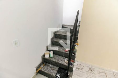 Escada de cesso para Quartos de casa à venda com 3 quartos, 250m² em Jardim Oliveiras, Taboão da Serra