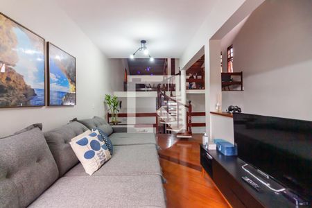 Sala de TV de casa à venda com 3 quartos, 250m² em Adalgisa, Osasco
