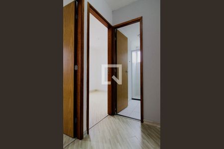 Corredor de apartamento para alugar com 2 quartos, 48m² em Jardim Ísis, Cotia