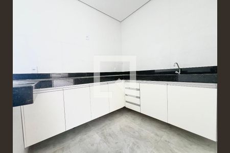 Cozinha  de casa à venda com 3 quartos, 130m² em Vale das Orquídeas, Contagem