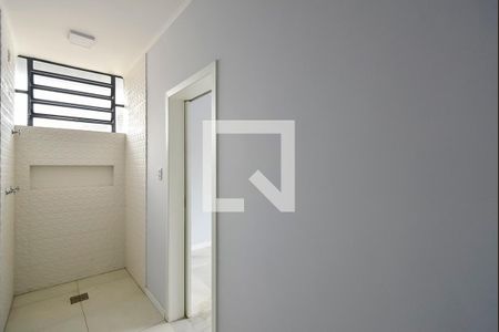 Banheiro da Suíte de casa à venda com 5 quartos, 240m² em Medianeira, Porto Alegre