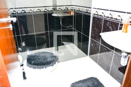 Casa à venda com 151m², 3 quartos e 2 vagas Casa à venda com 151m², 3 quartos e 2 vagasBanheiro Social