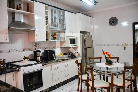 Casa à venda com 151m², 3 quartos e 2 vagas Casa à venda com 151m², 3 quartos e 2 vagasCozinha