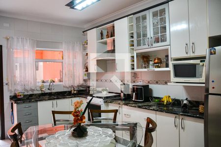 Casa à venda com 151m², 3 quartos e 2 vagas Casa à venda com 151m², 3 quartos e 2 vagasCozinha
