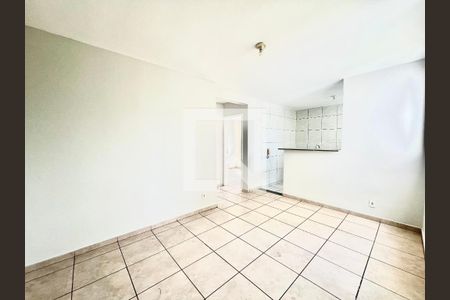Sala de apartamento à venda com 2 quartos, 45m² em Kennedy, Contagem