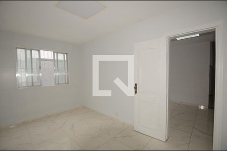 Sala de casa para alugar com 3 quartos, 90m² em Marechal Hermes, Rio de Janeiro