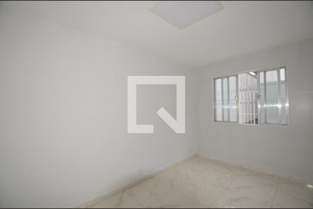 Sala de casa para alugar com 3 quartos, 90m² em Marechal Hermes, Rio de Janeiro