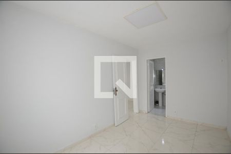 Sala de casa para alugar com 3 quartos, 90m² em Marechal Hermes, Rio de Janeiro