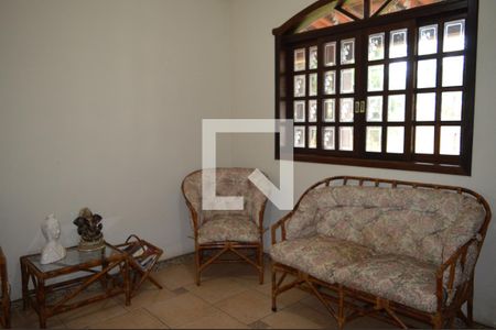 Sala 1 de casa à venda com 6 quartos, 150m² em Tropical, Contagem