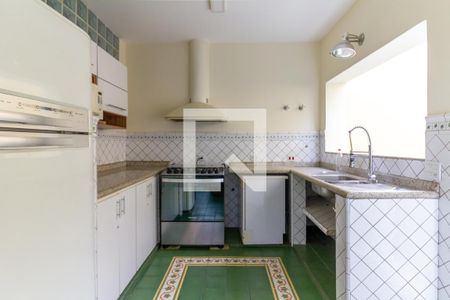 Casa à venda com 430m², 4 quartos e 4 vagas Casa à venda com 430m², 4 quartos e 4 vagasCozinha