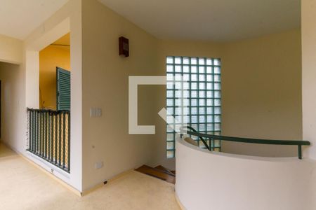 Casa à venda com 430m², 4 quartos e 4 vagas Casa à venda com 430m², 4 quartos e 4 vagasCorredor