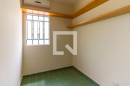 Casa à venda com 430m², 4 quartos e 4 vagas Casa à venda com 430m², 4 quartos e 4 vagasQuarto de Serviço