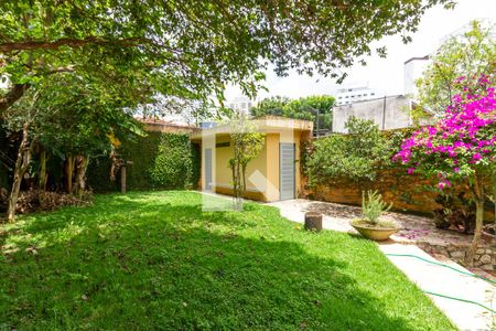 Casa à venda com 430m², 4 quartos e 4 vagas Casa à venda com 430m², 4 quartos e 4 vagasÁrea externa