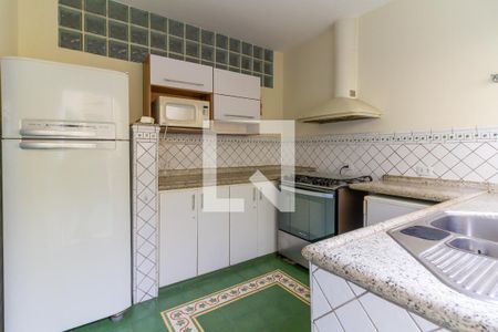 Casa à venda com 430m², 4 quartos e 4 vagas Casa à venda com 430m², 4 quartos e 4 vagasCozinha