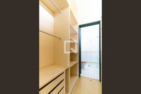 Casa à venda com 430m², 4 quartos e 4 vagas Casa à venda com 430m², 4 quartos e 4 vagasCloset da suíte 4