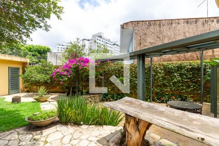 Casa à venda com 430m², 4 quartos e 4 vagas Casa à venda com 430m², 4 quartos e 4 vagasÁrea externa