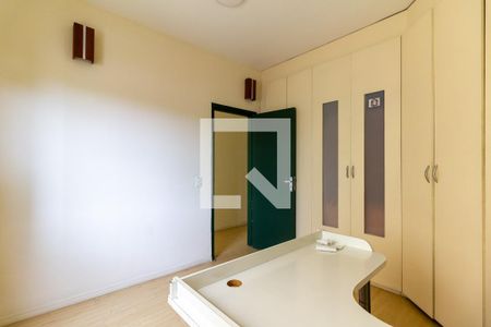 Casa à venda com 430m², 4 quartos e 4 vagas Casa à venda com 430m², 4 quartos e 4 vagasQuarto 2