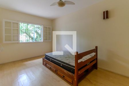 Casa à venda com 430m², 4 quartos e 4 vagas Casa à venda com 430m², 4 quartos e 4 vagasQuarto 3