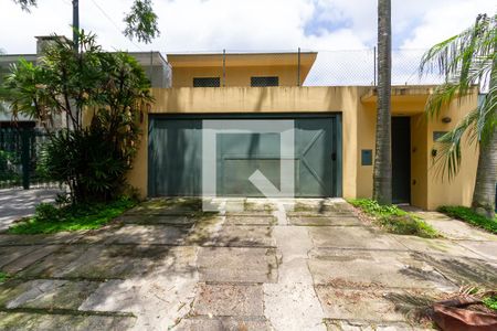 Casa à venda com 430m², 4 quartos e 4 vagas Casa à venda com 430m², 4 quartos e 4 vagasFachada