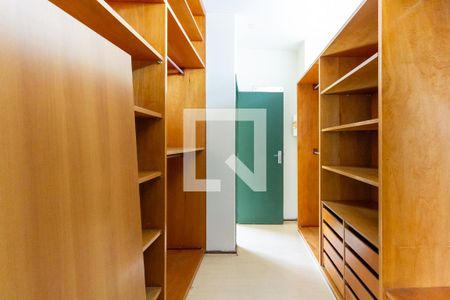 Casa à venda com 430m², 4 quartos e 4 vagas Casa à venda com 430m², 4 quartos e 4 vagasCloset da suíte 1