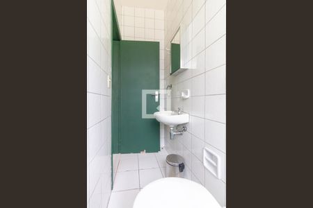 Casa à venda com 430m², 4 quartos e 4 vagas Casa à venda com 430m², 4 quartos e 4 vagasBanheiro de serviço