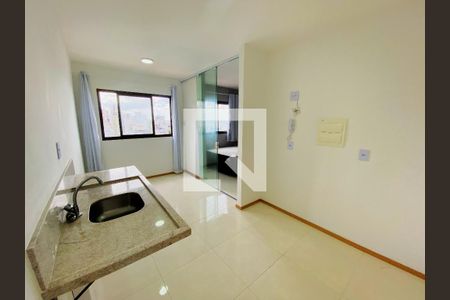 Sala/Cozinha de apartamento para alugar com 1 quarto, 27m² em Pituba, Salvador