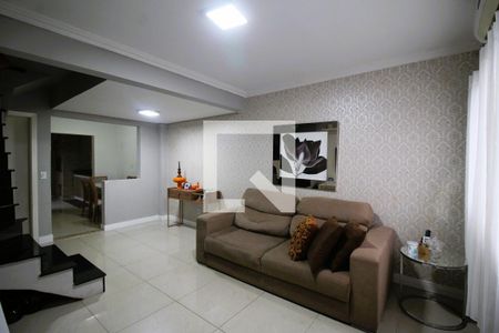 Sala de TV de casa de condomínio à venda com 2 quartos, 70m² em Rio Branco, Canoas