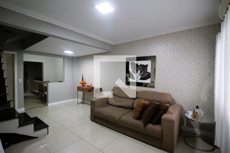 Sala de TV de casa de condomínio para alugar com 2 quartos, 70m² em Rio Branco, Canoas