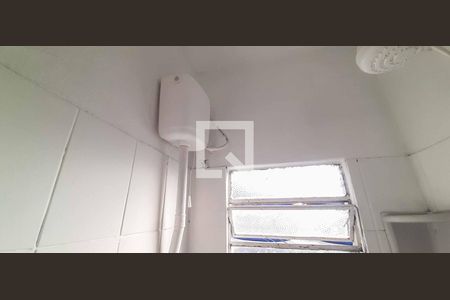 Banheiro  de casa para alugar com 1 quarto, 28m² em Vila Menk, Osasco