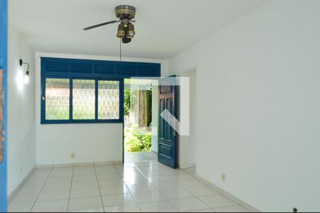 Sala de casa de condomínio à venda com 4 quartos, 250m² em Pechincha, Rio de Janeiro