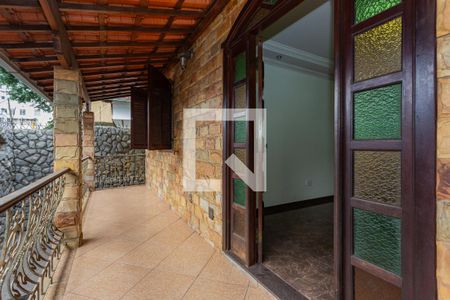 Varanda de casa à venda com 3 quartos, 200m² em Eldorado, Contagem